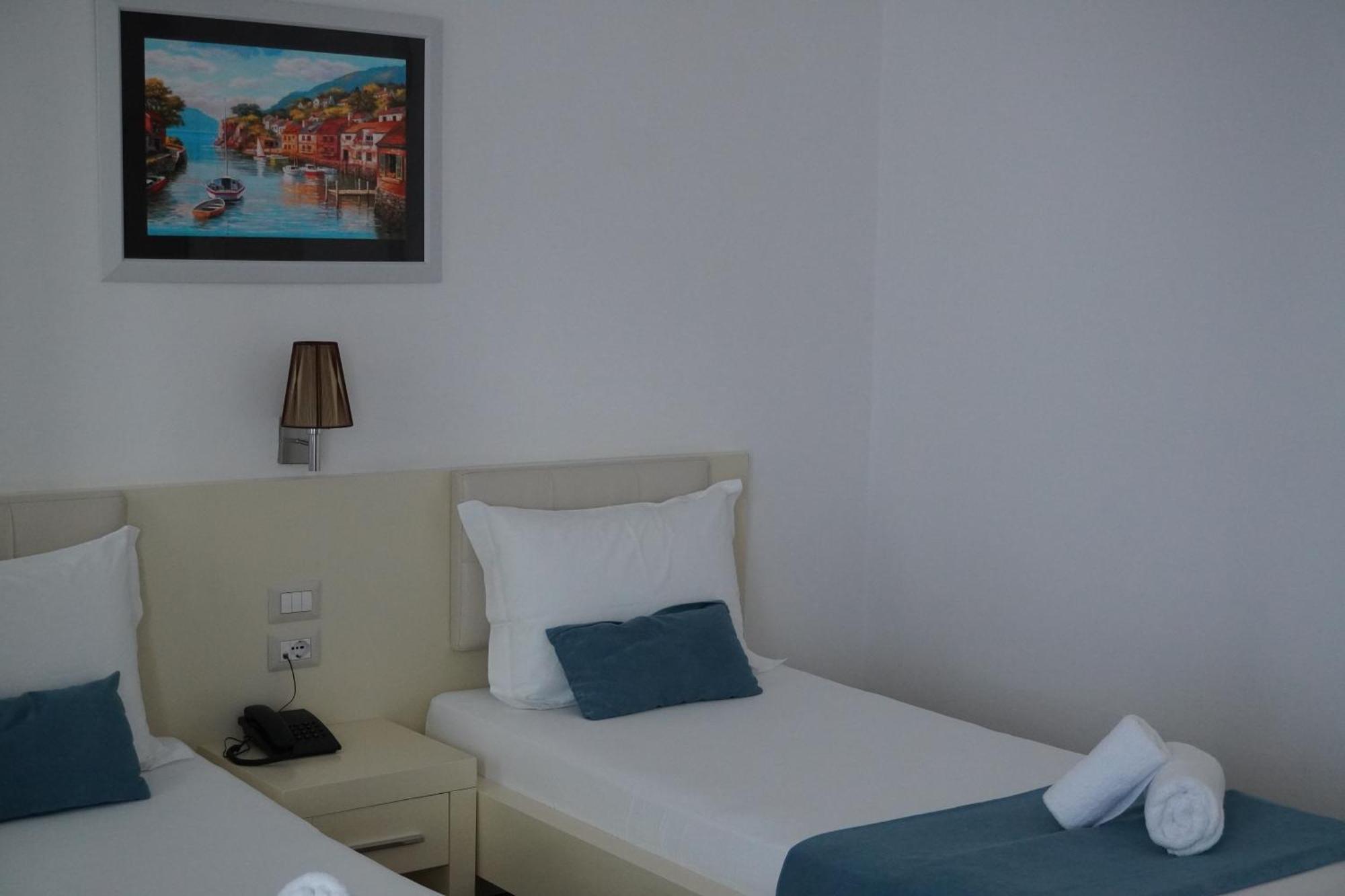סרנדה Hotel Agel מראה חיצוני תמונה