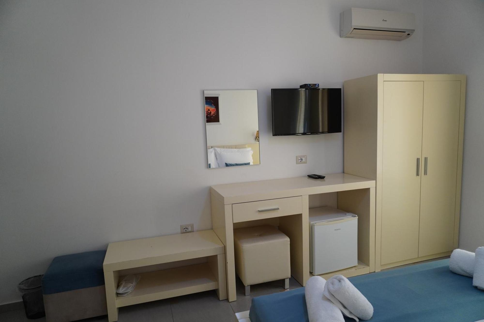 סרנדה Hotel Agel מראה חיצוני תמונה